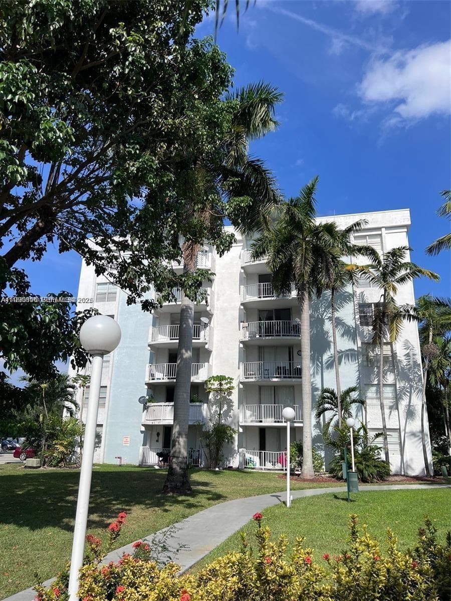 486 NW 165th St Rd # 405, Miami FL 33169