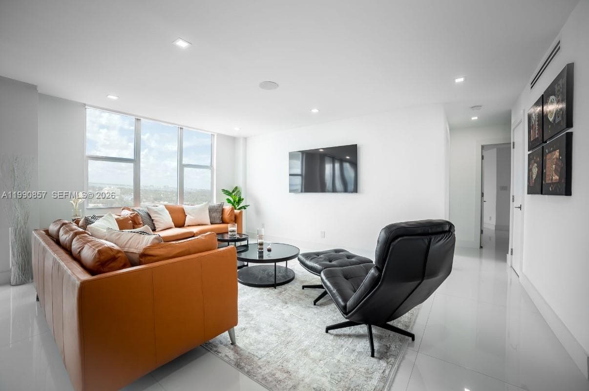 5600 Collins Ave # 14K, Miami Beach FL 33140 photo 2