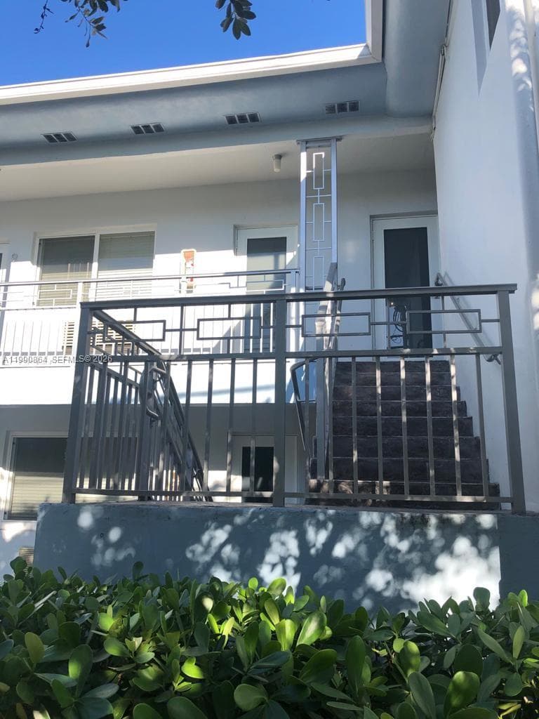 7155 Rue Notre Dame # 9, Miami Beach FL 33141 photo 2