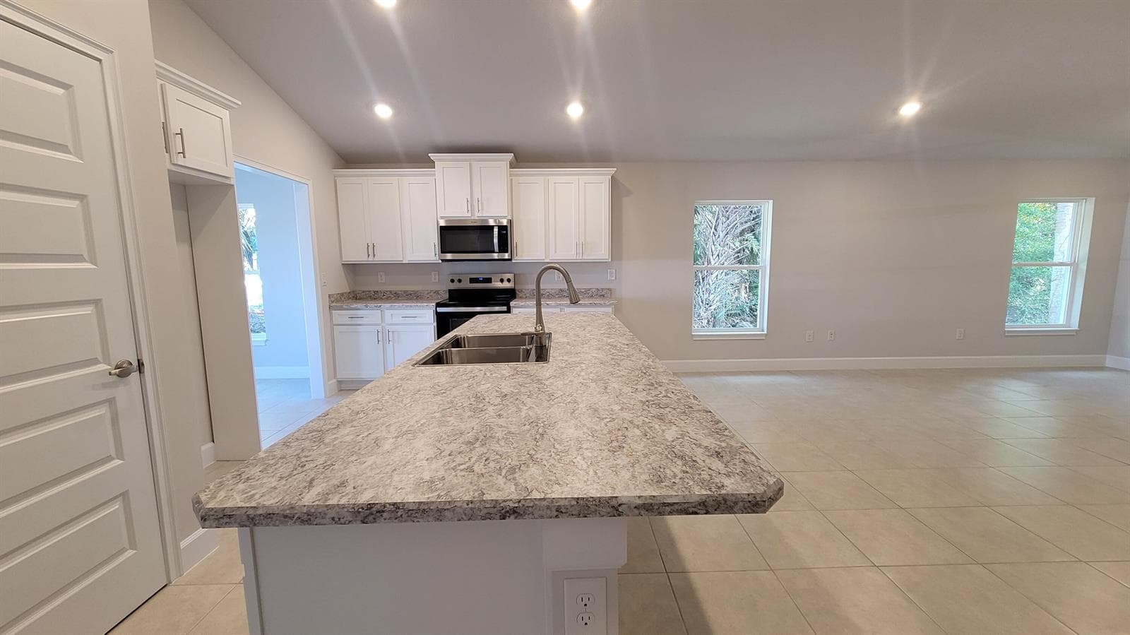 8844 Waterstone Boulevard, Fort Pierce FL 34951 photo 4