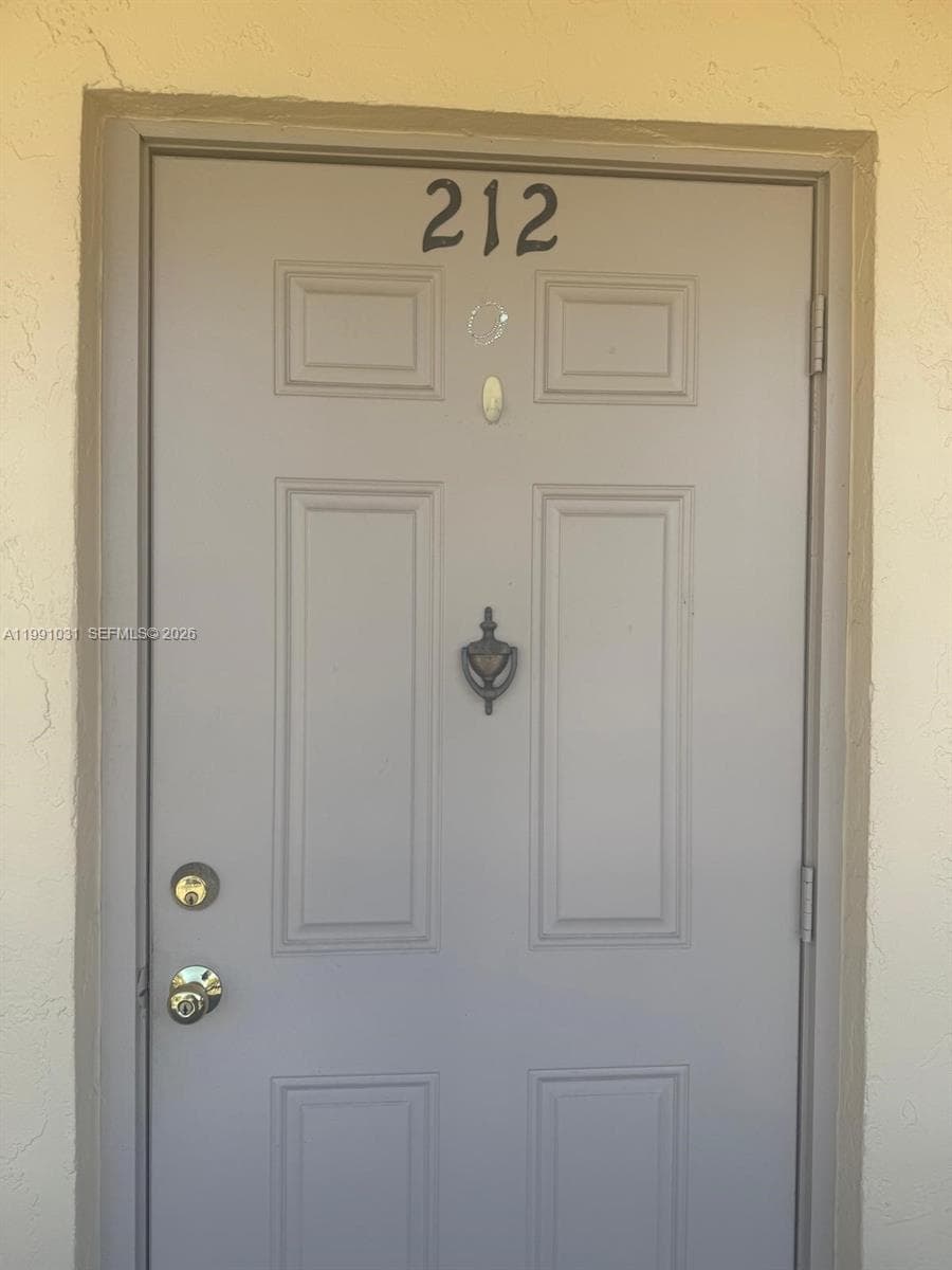 2 Briarwood Cir # 212, Hollywood FL 33024 photo 3