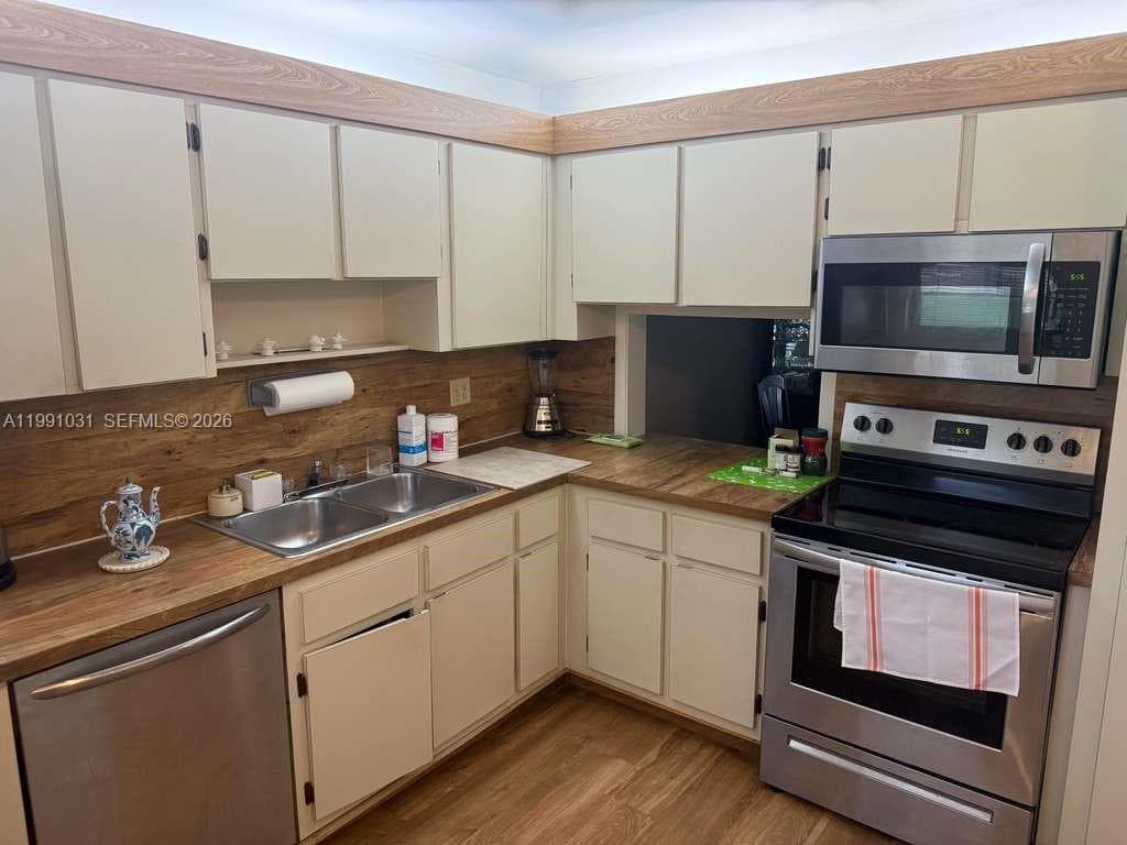 2 Briarwood Cir # 212, Hollywood FL 33024 photo 4