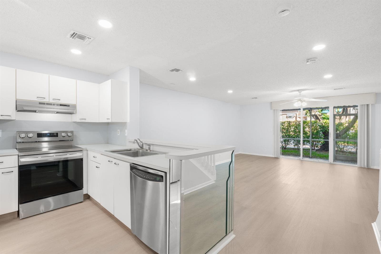 7107 Woodmont Way, Tamarac FL 33321 photo 4