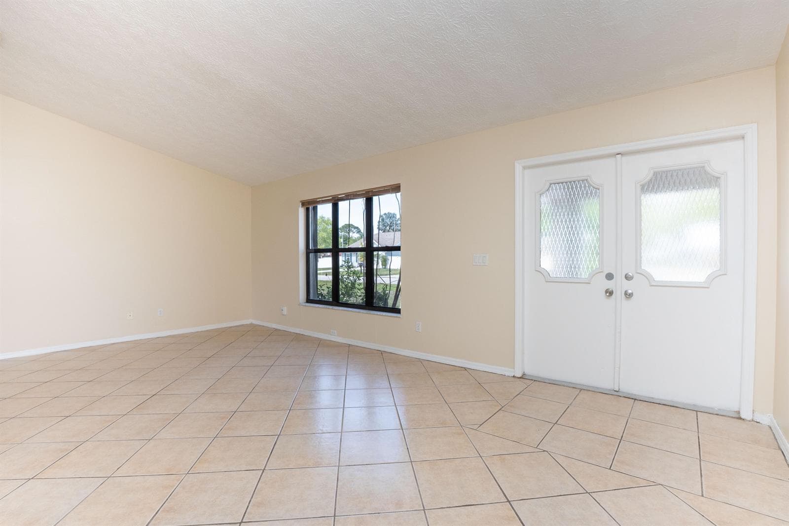 2456 SE Trail Avenue, Port St. Lucie FL 34952 photo 2