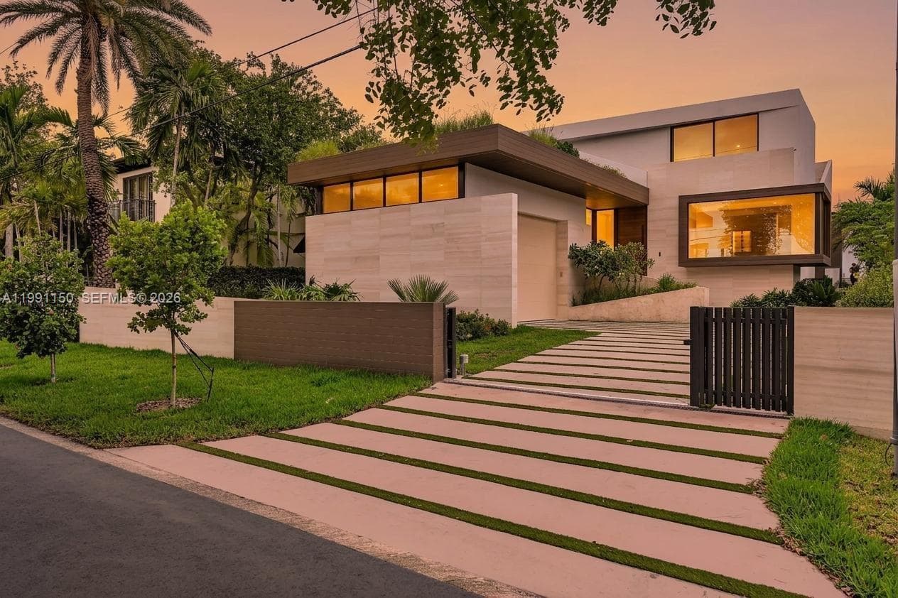 535 N Shore Dr, Miami Beach FL 33141 photo 4