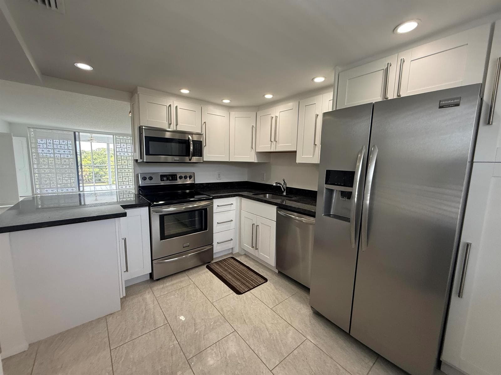 605 Oaks Drive # 602, Pompano Beach FL 33069 photo 3