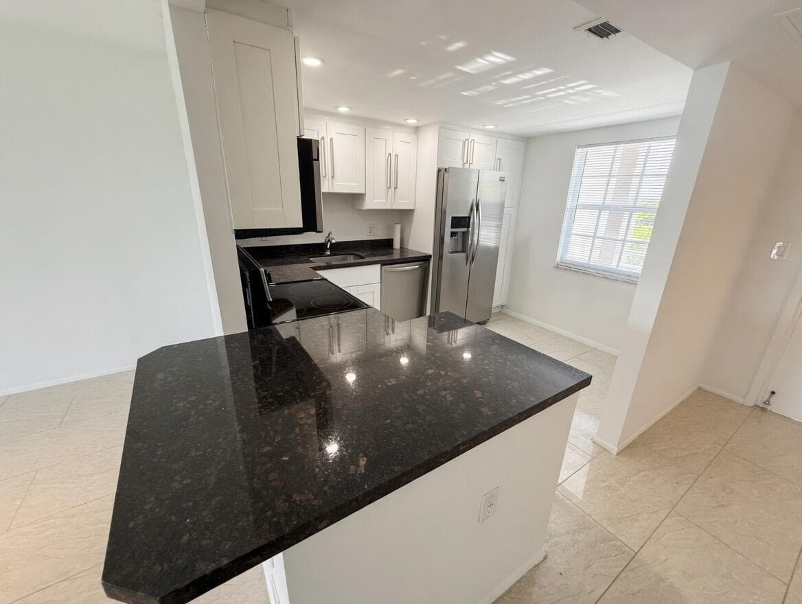 605 Oaks Drive # 602, Pompano Beach FL 33069 photo 4