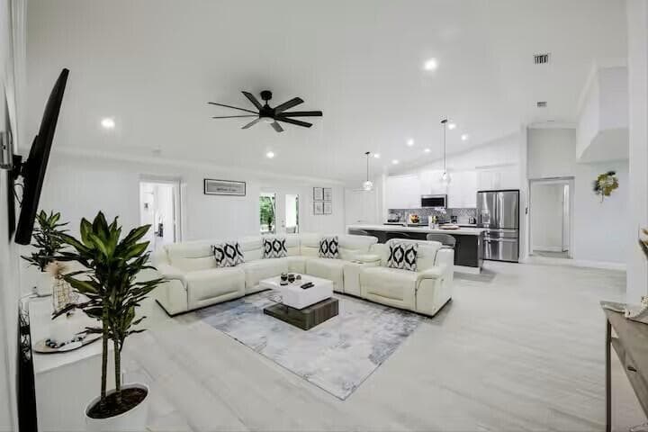 11038 Persimmon Boulevard, West Palm Beach FL 33411 photo 2