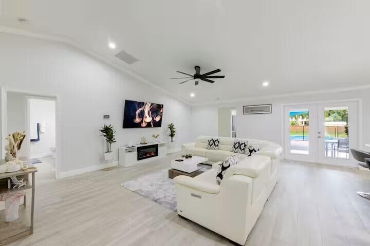 11038 Persimmon Boulevard, West Palm Beach FL 33411 photo 3