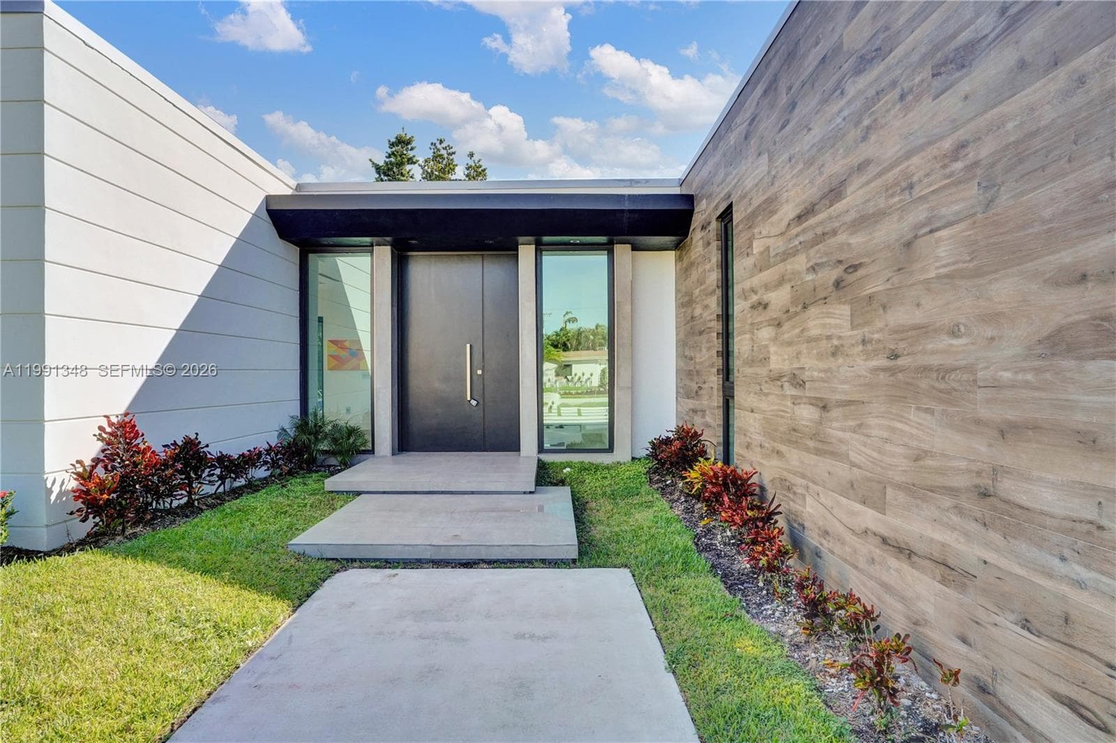 2120 NE 197th Ter, Miami FL 33179 photo 4