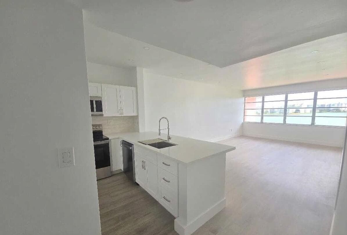 18555 NE 14th Avenue # 709, Miami FL 33179 photo 2