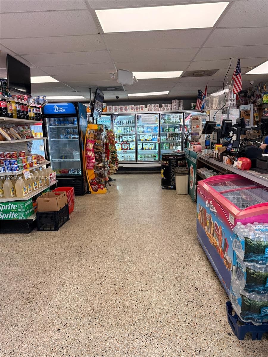 3381 NW 7th St, Miami FL 33125 photo 3