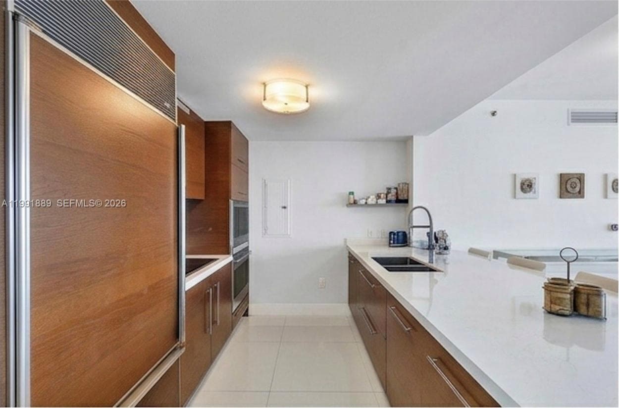 465 Brickell Ave # 3905, Miami FL 33131 photo 2