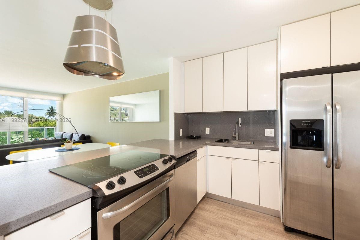 100 Bayview Dr # 210, Sunny Isles Beach, FL 33160 photo 2