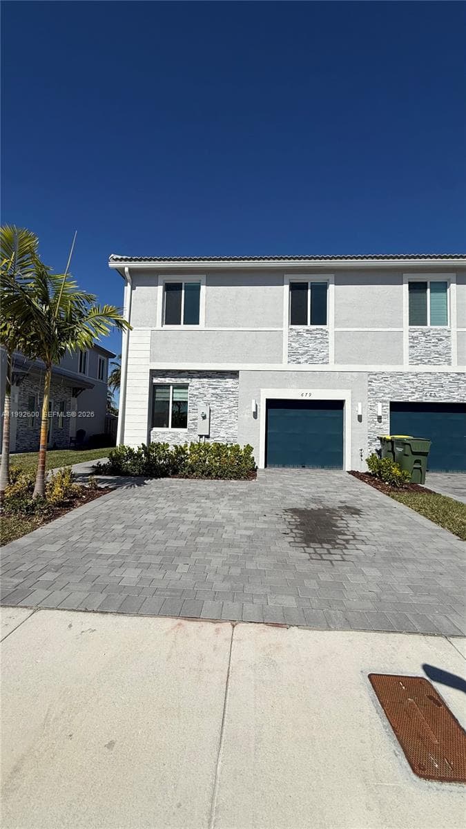 679 SE 13th St Cir, Homestead FL 33034