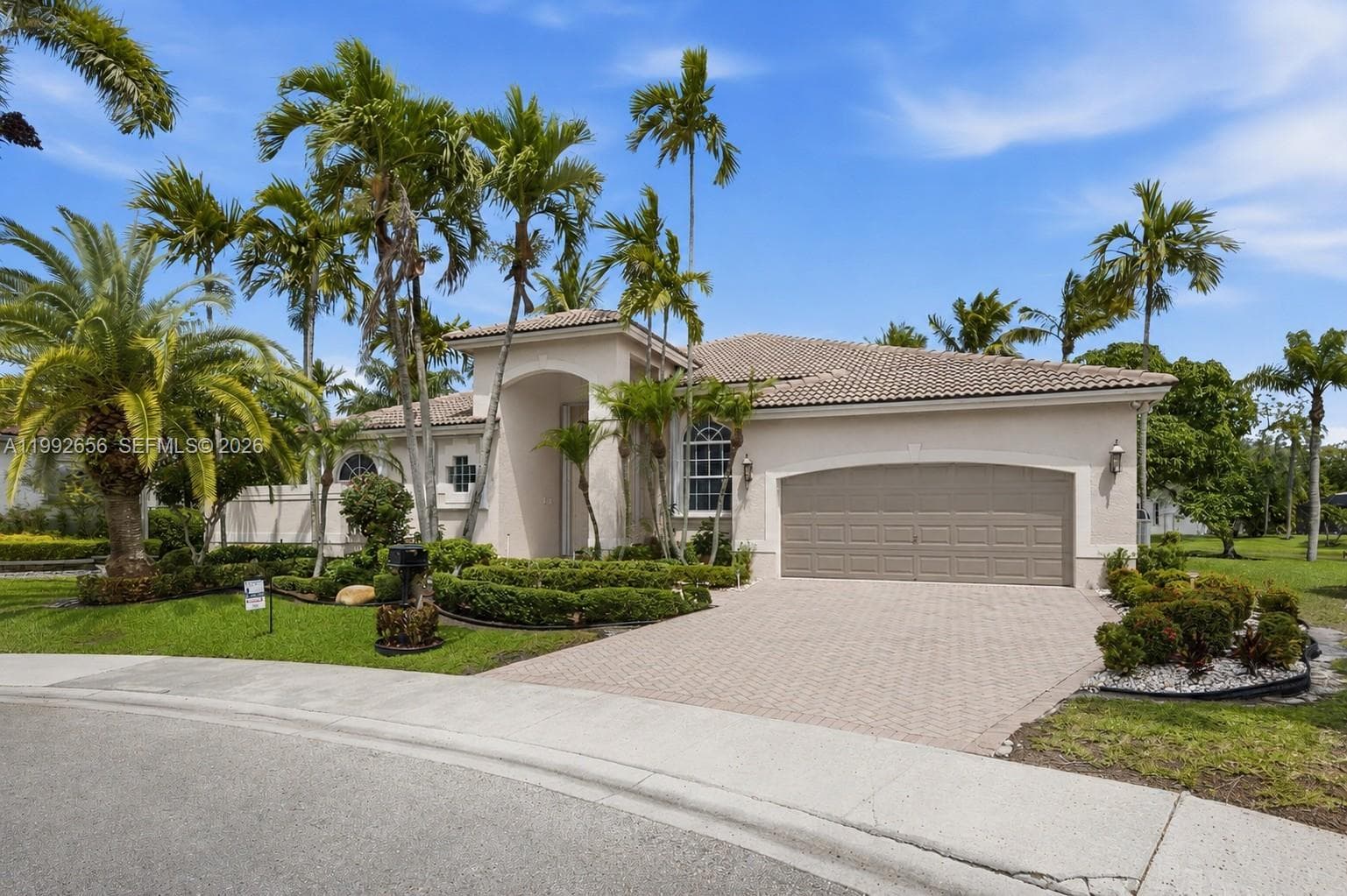 3038 Lakewood Dr, Weston FL 33332 photo 2