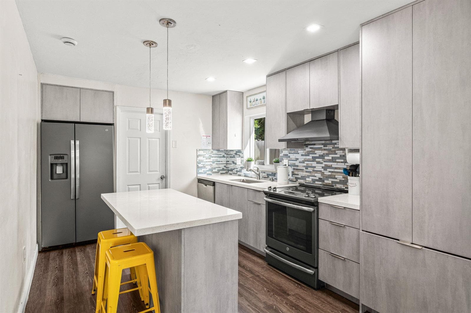 1121 N 66th Terrace, Hollywood FL 33024 photo 4