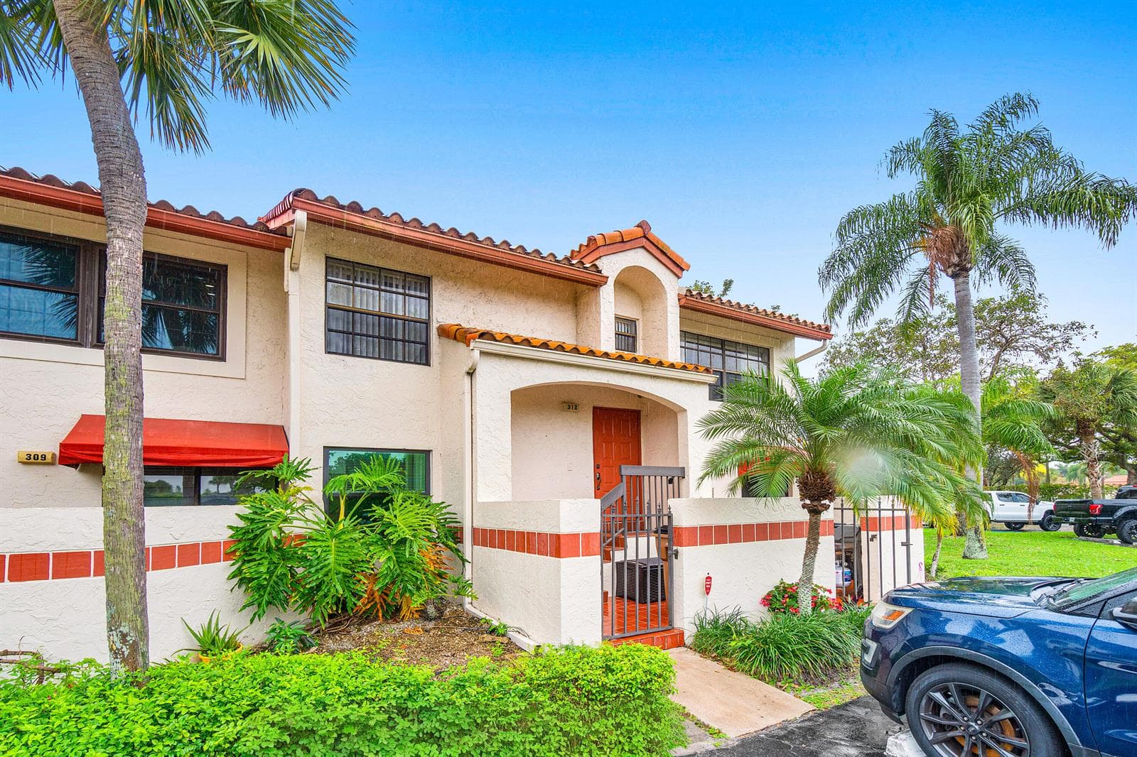 312 Liberty Court, Deerfield Beach FL 33442 photo 2