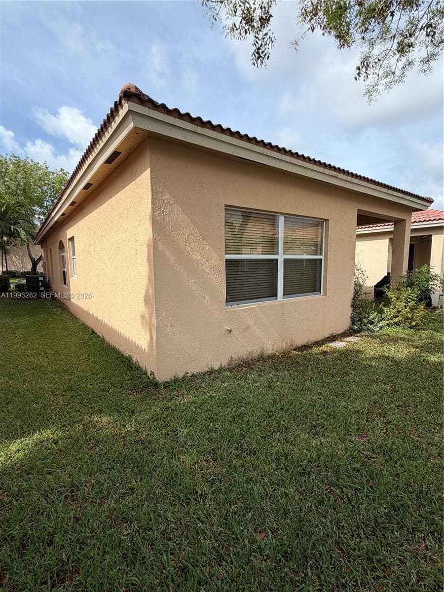3951 NE 11th Dr, Homestead FL 33033 photo 4