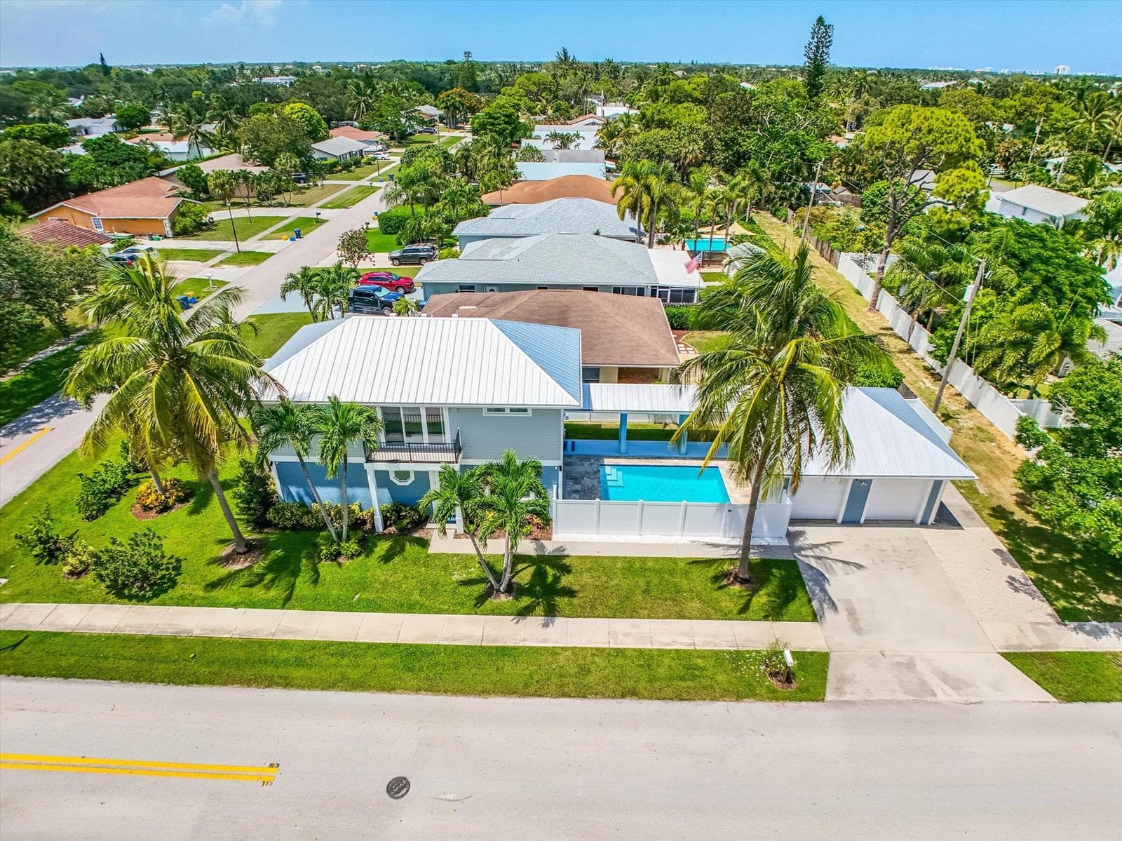 425 Hugh Street, Jupiter FL 33458 photo 2