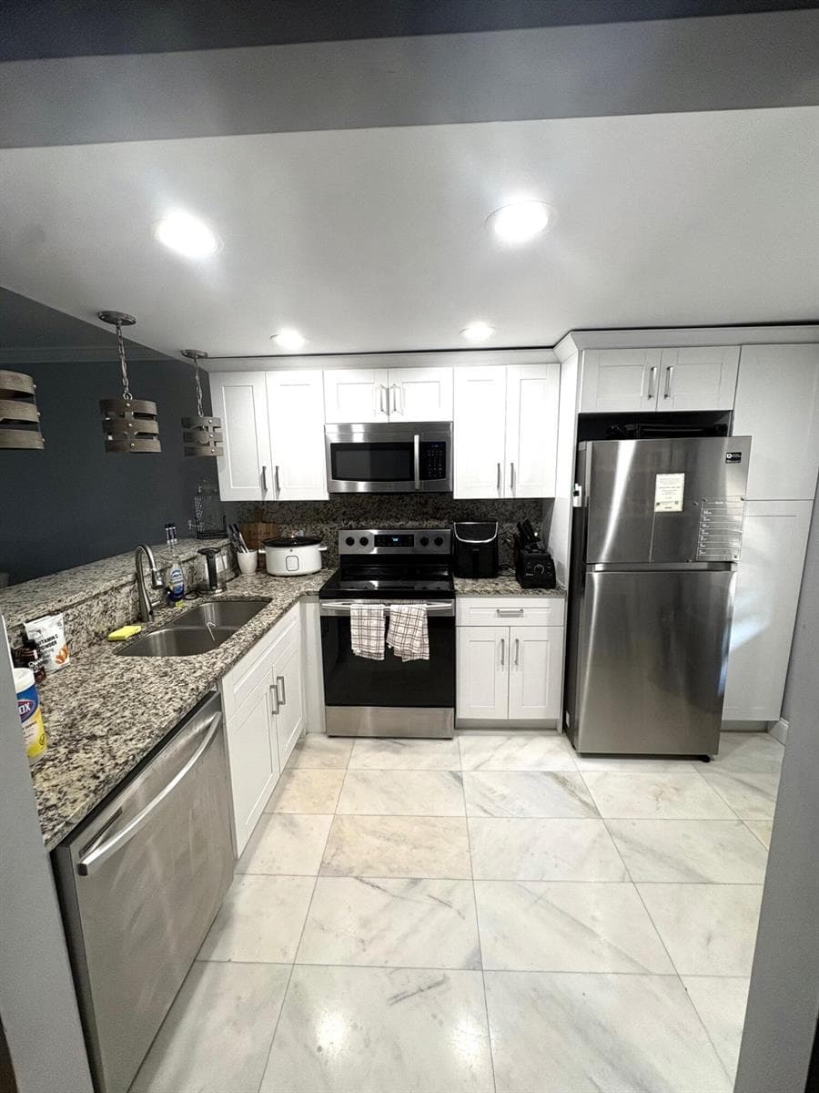 605 Oaks Drive # 304, Pompano Beach FL 33069 photo 2