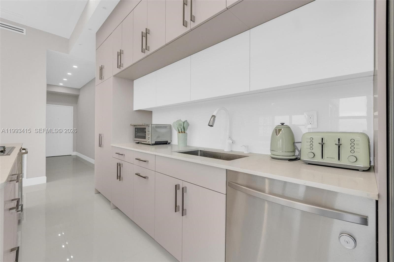 18011 Biscayne Blvd, Aventura FL 33160 photo 4