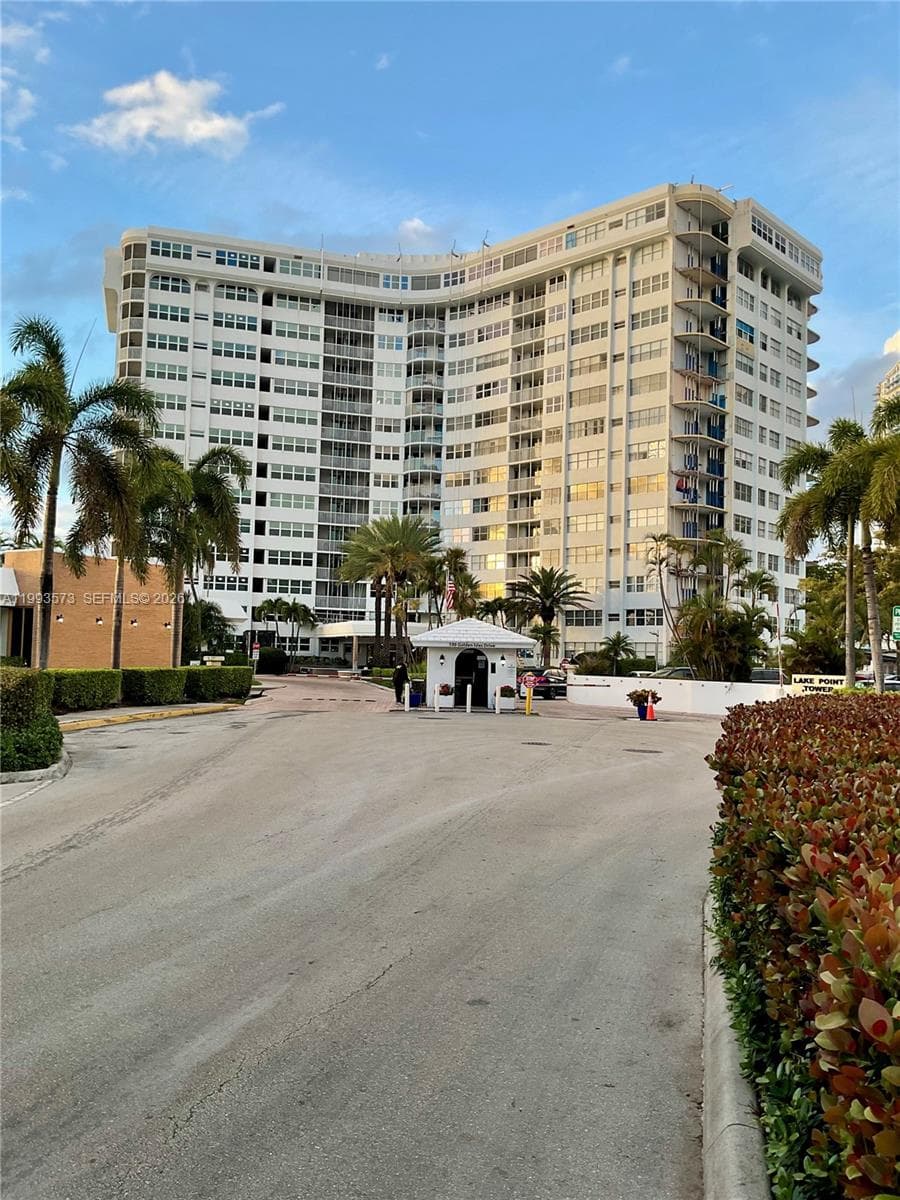 100 Golden Isles Dr # 814, Hallandale Beach FL 33009