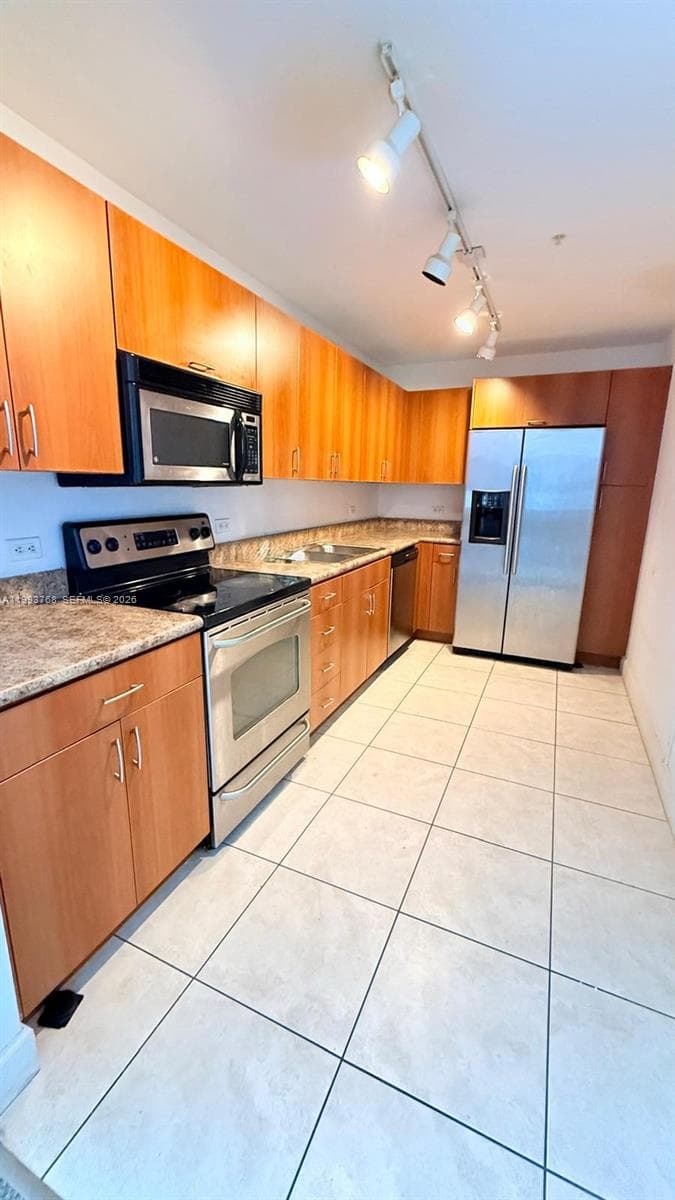 7501 E Treasure Dr # 8B, North Bay Village FL 33141 photo 2