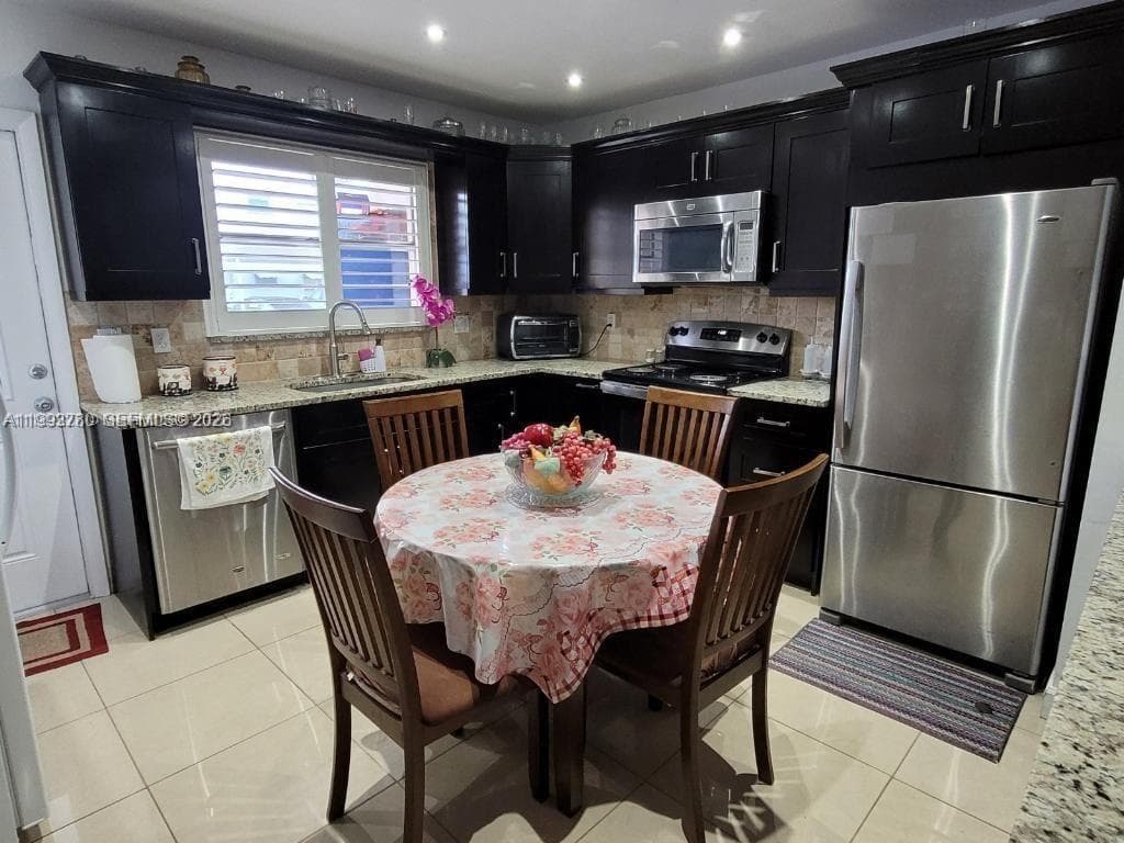 411 S Crescent Dr # 105, Hollywood FL 33021 photo 3