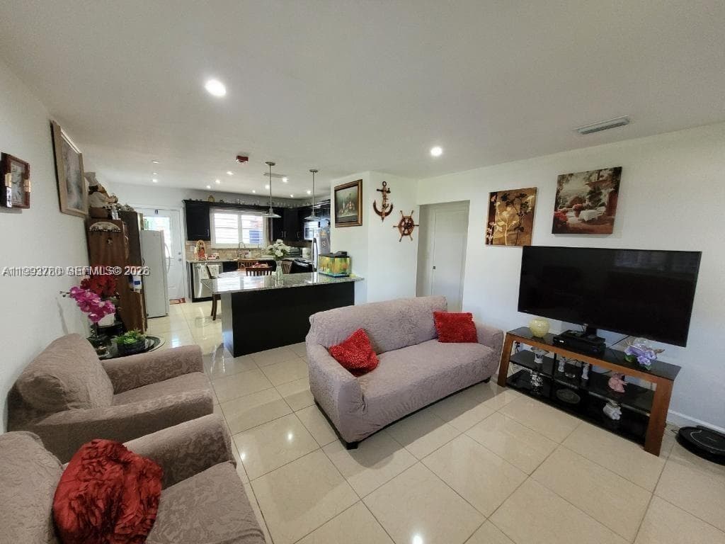 411 S Crescent Dr # 105, Hollywood FL 33021 photo 5