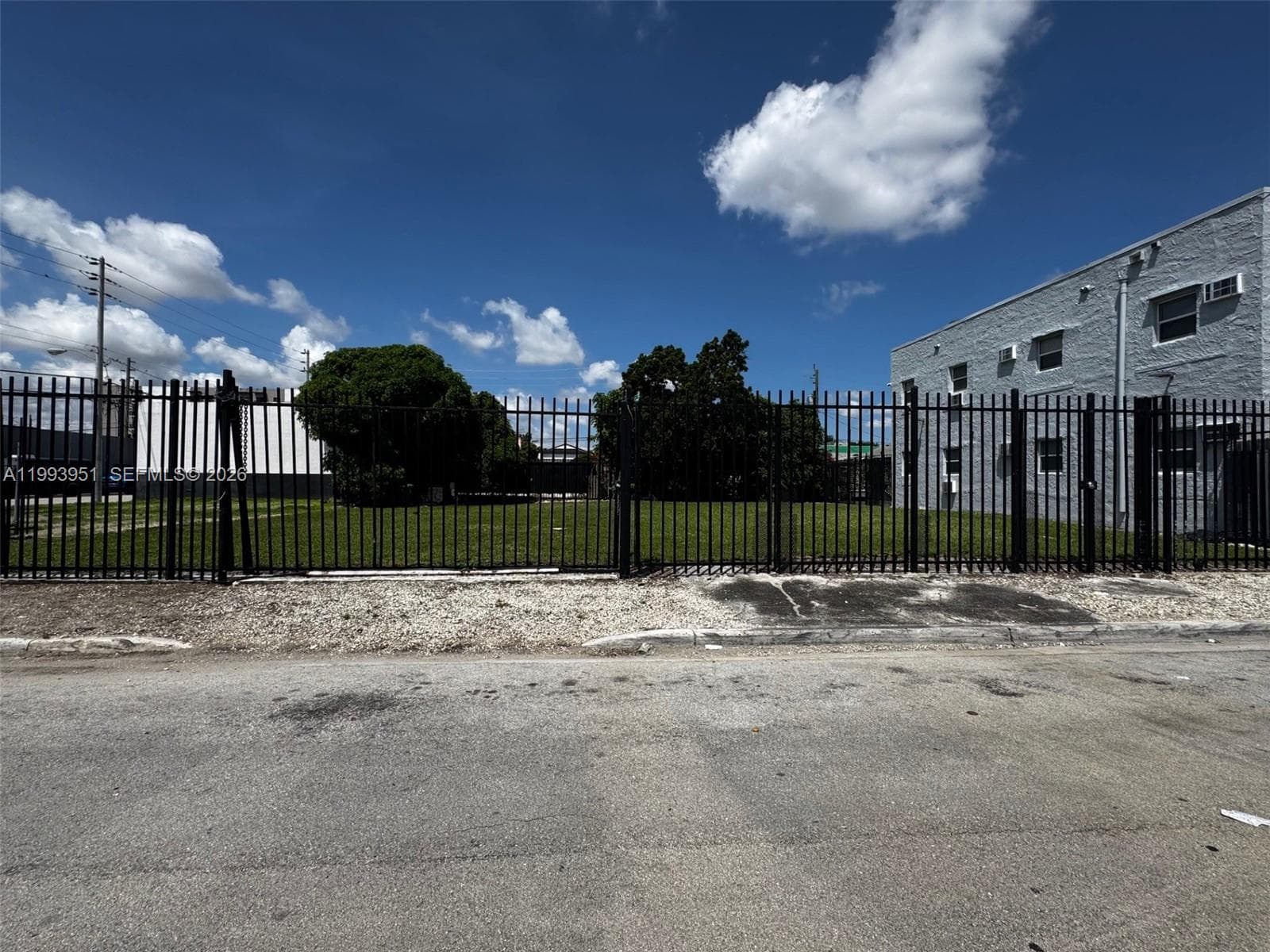 2410 NW 7th Ct, Miami FL 33127 photo 4