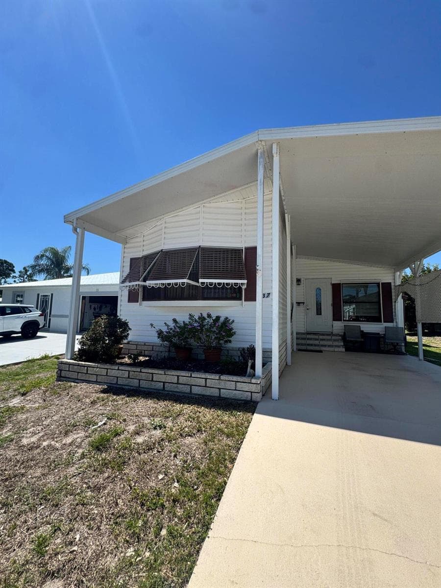 37 San Roberto, Fort Pierce FL 34951 photo 2