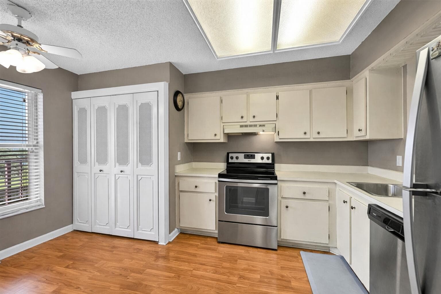 4570 NW 18th Avenue # 604, Deerfield Beach FL 33064 photo 2