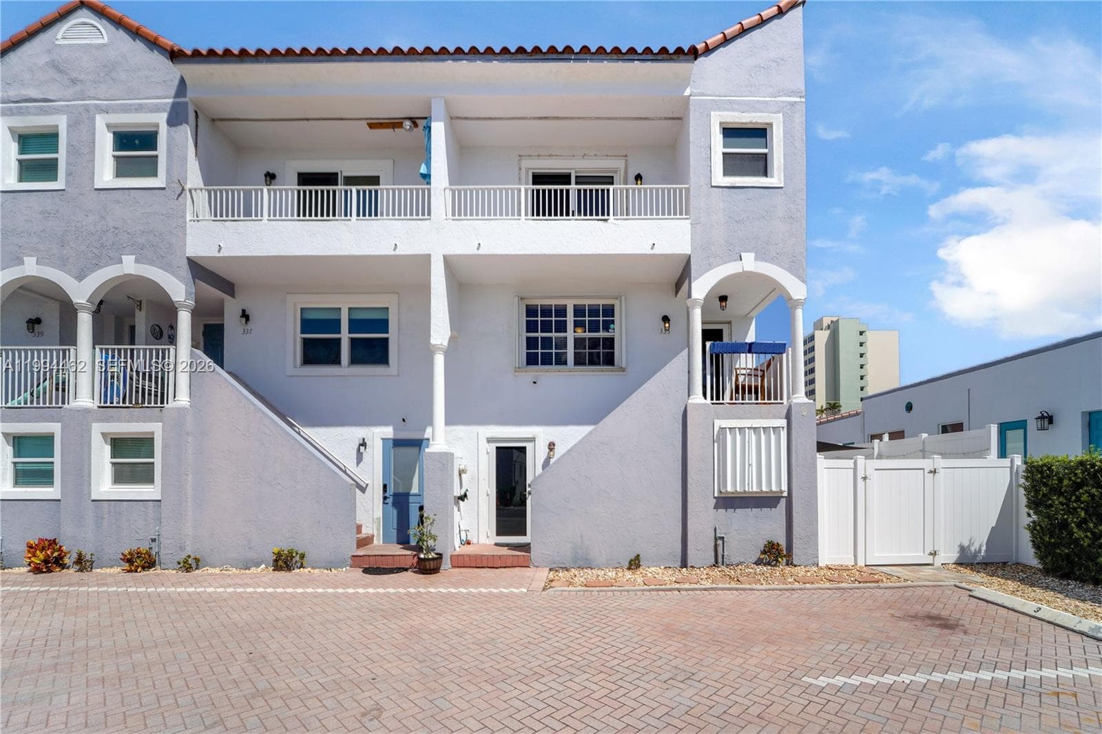 335 Virginia St, Hollywood FL 33019 photo 3