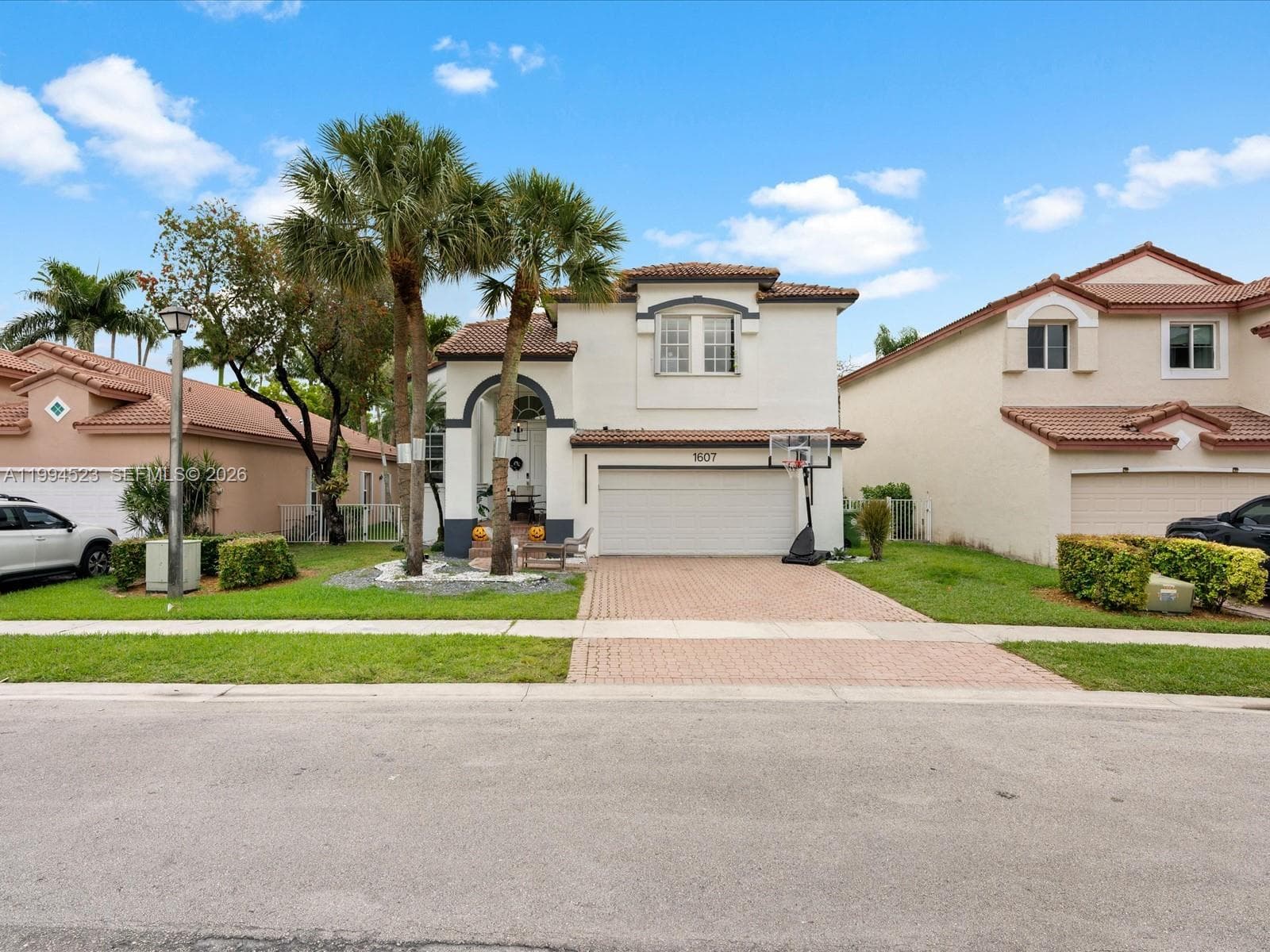 1607 SW 157th Ave, Pembroke Pines FL 33027 photo 2