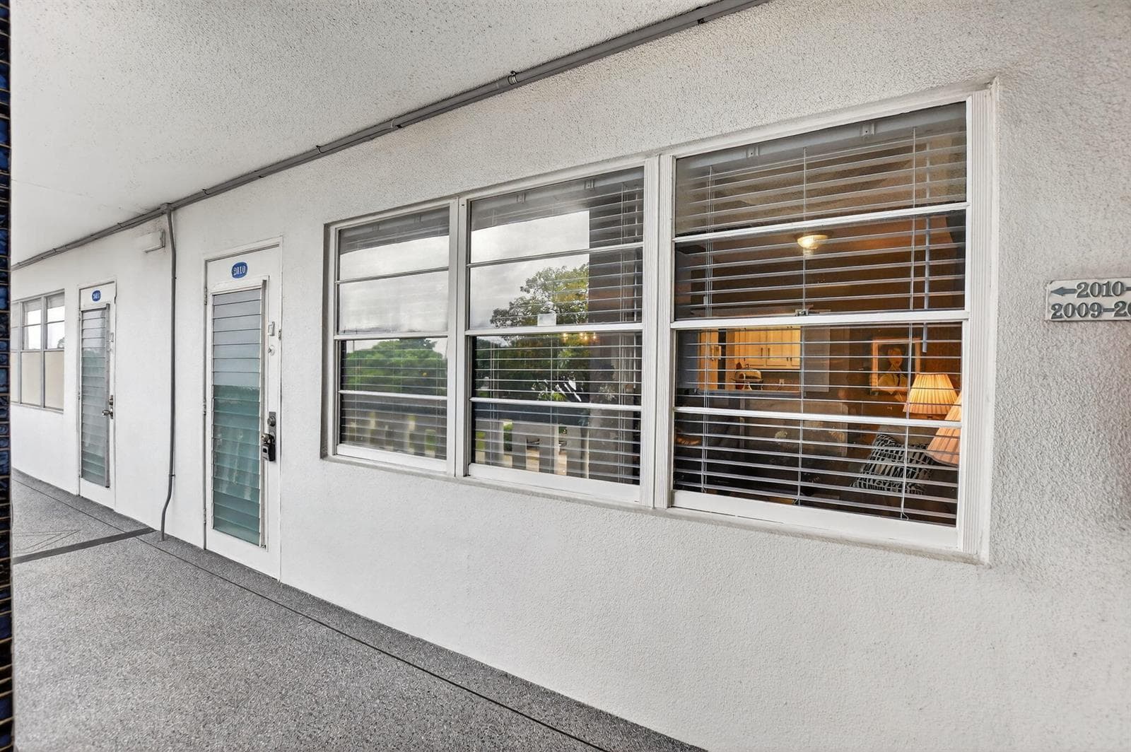 2010 N Farnham N, Deerfield Beach FL 33442 photo 3
