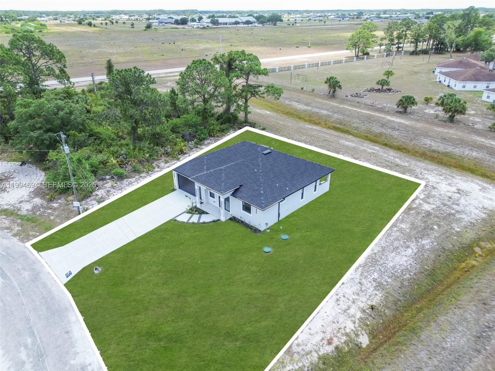 6045 Kumquat Cir, La Belle FL 33935 photo 2