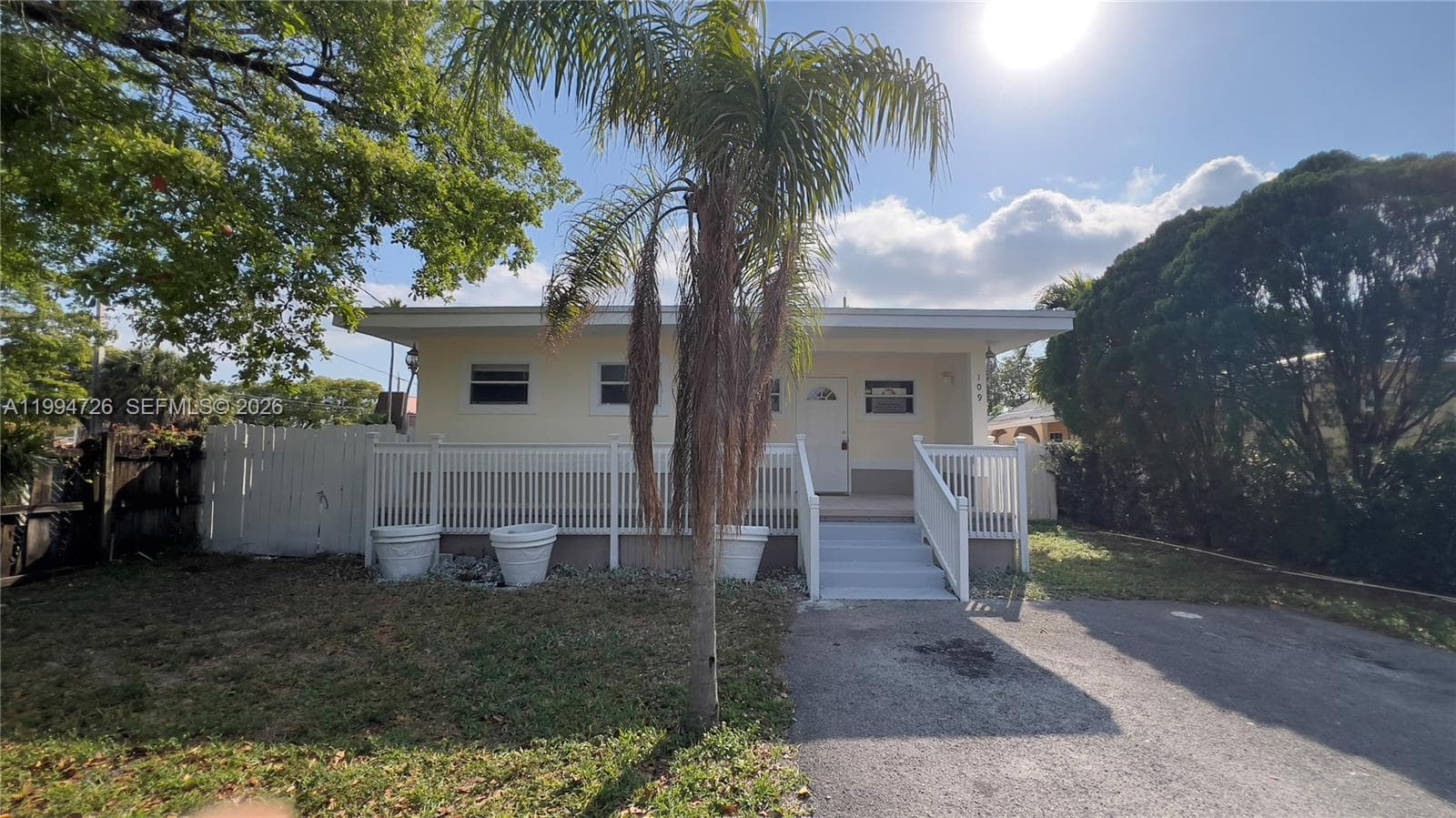 109 SW 1st Ave, Hallandale Beach FL 33009 photo 2