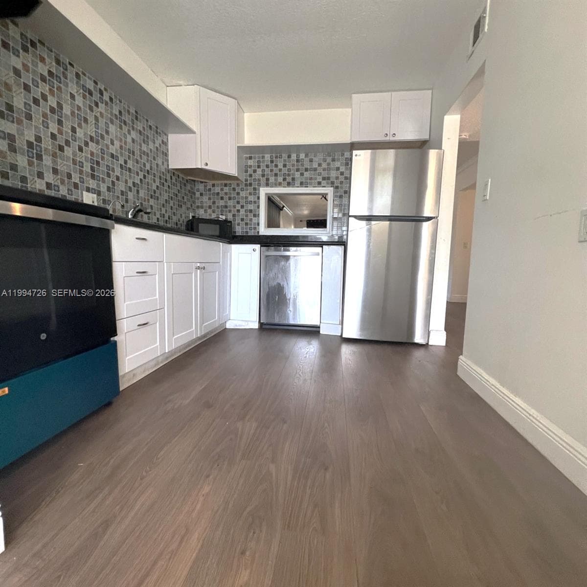 109 SW 1st Ave, Hallandale Beach FL 33009 photo 3