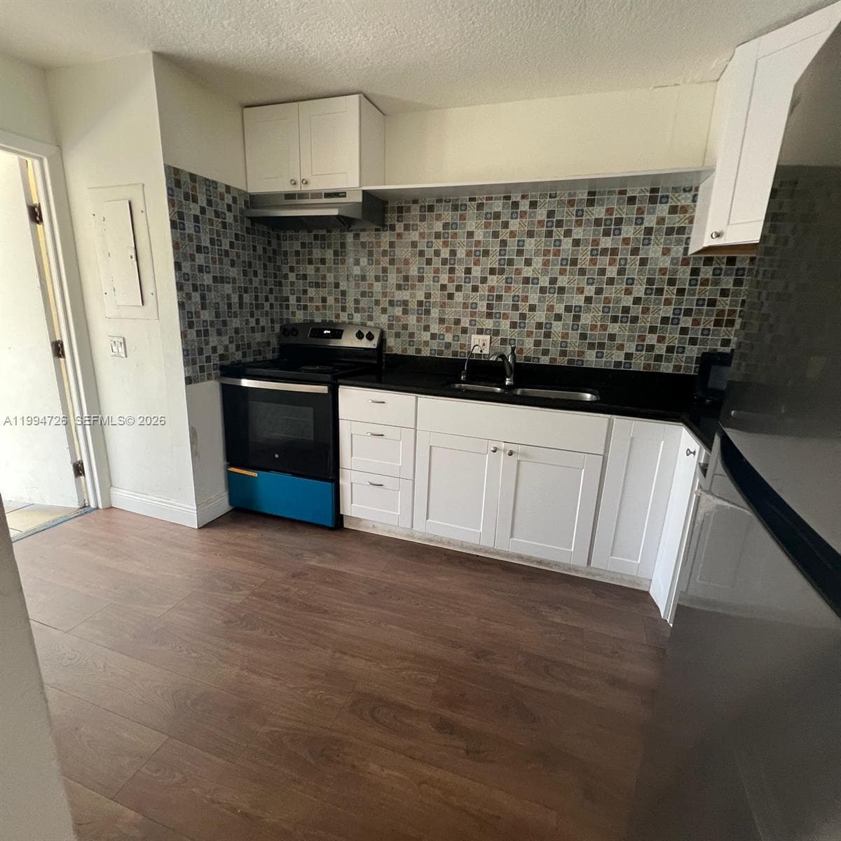 109 SW 1st Ave, Hallandale Beach FL 33009 photo 4