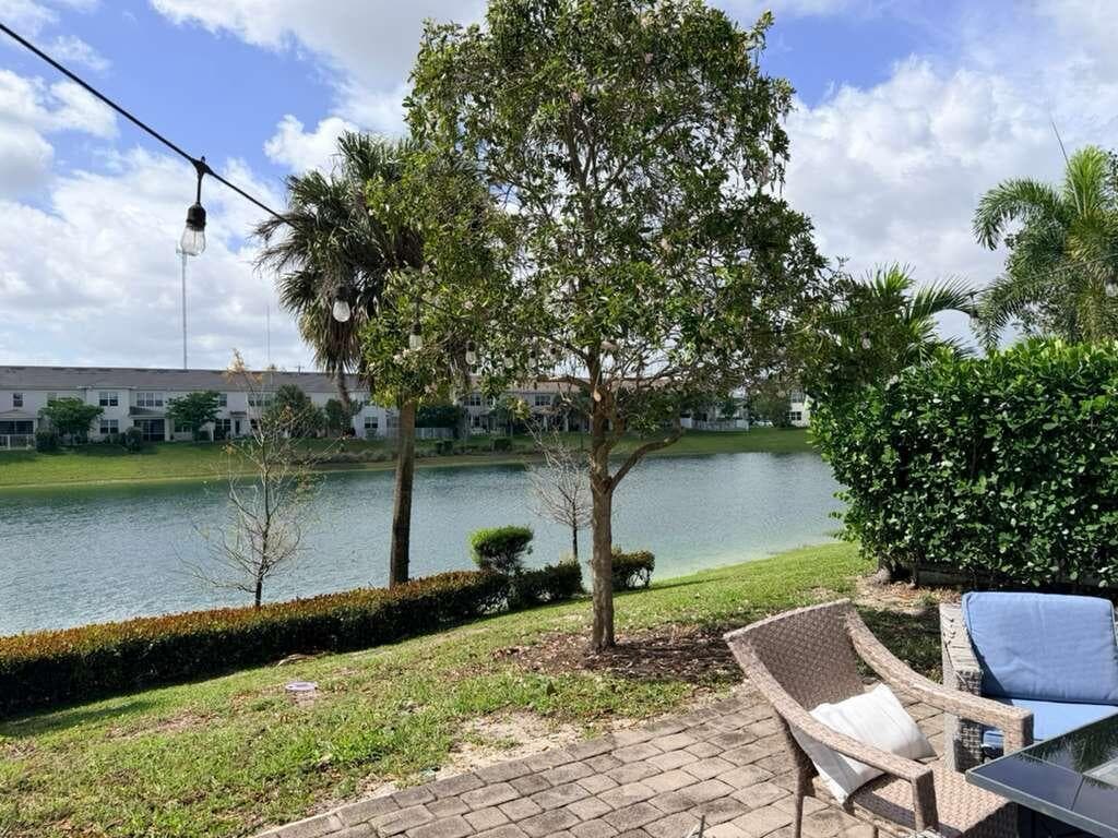 4924 Greenway Drive, Hollywood FL 33021 photo 4