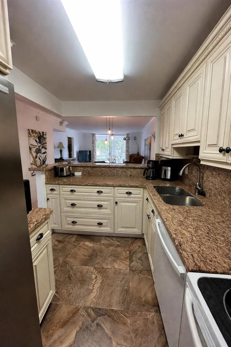 400 SE 10th Street # 202, Deerfield Beach FL 33441 photo 2