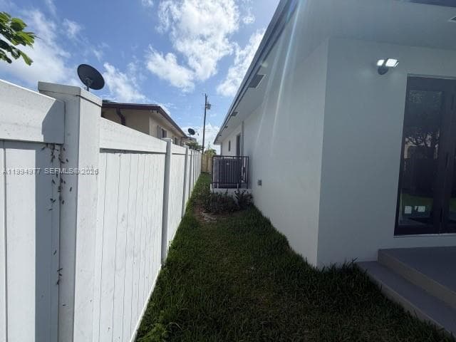 644 NW 6th Ct, Hallandale Beach FL 33009 photo 4