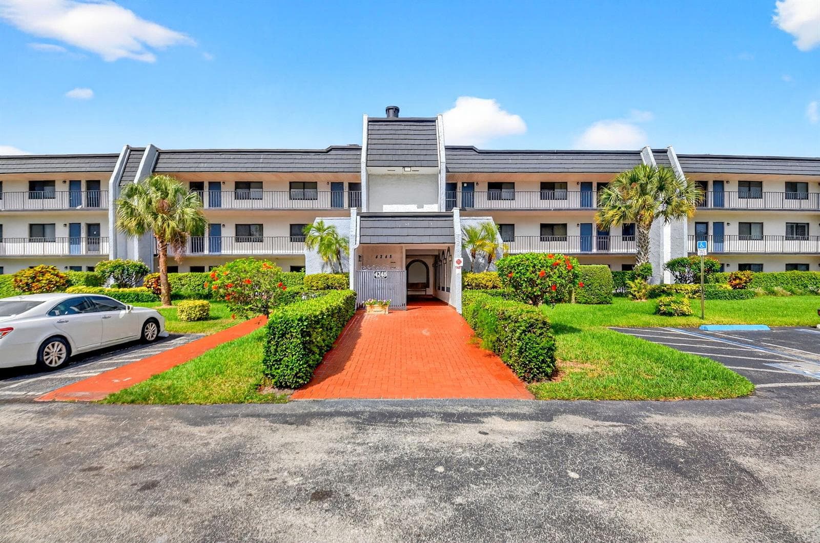 4248 Deste Court # 304, Lake Worth FL 33467 photo 2