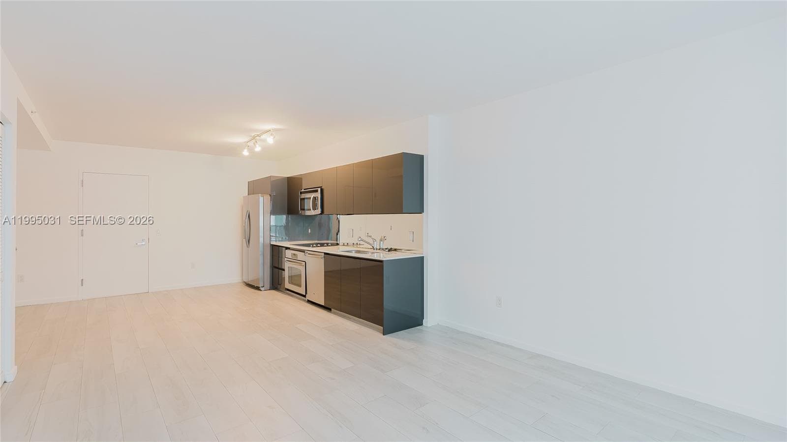 31 SE 6th St # 1906, Miami FL 33131 photo 2