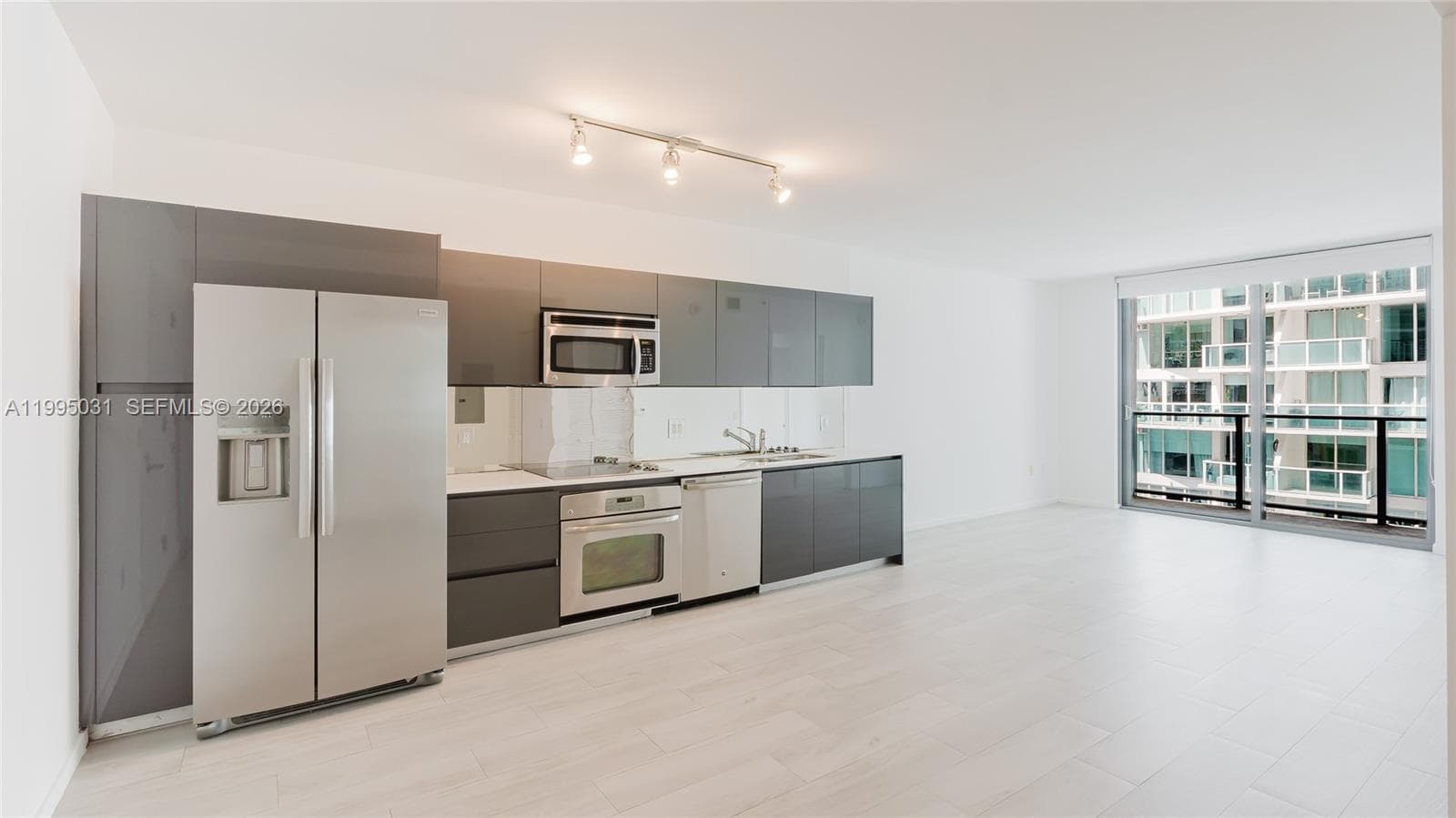 31 SE 6th St # 1906, Miami FL 33131 photo 3