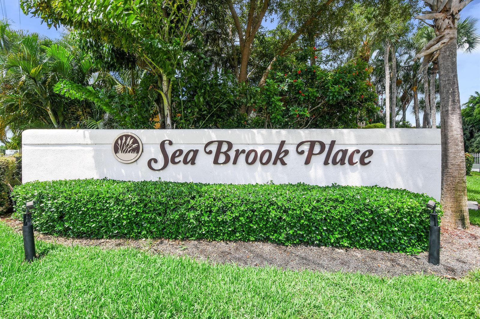 170 Seabreeze Circle, Jupiter FL 33477 photo 2
