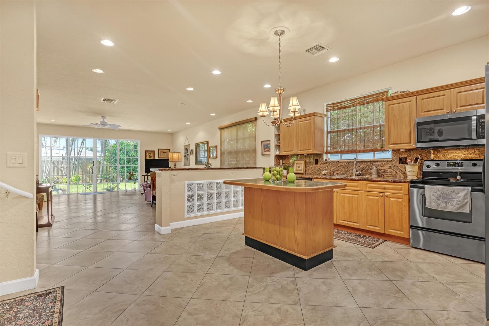 2560 NE 11th Street, Pompano Beach FL 33062 photo 3