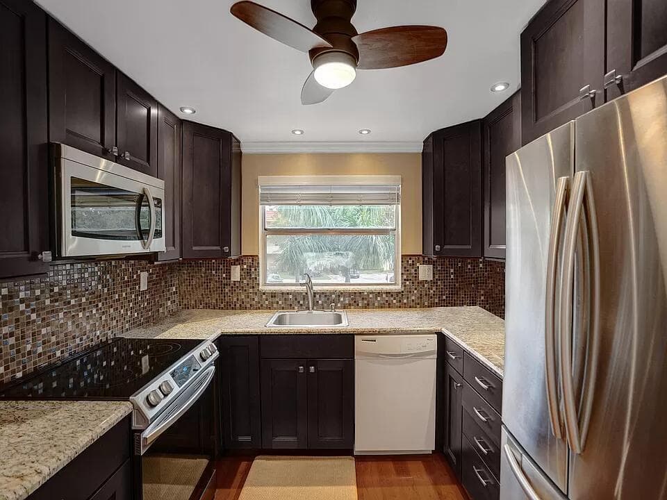 9020 Sunrise Lakes Boulevard # 201, Sunrise FL 33322 photo 3