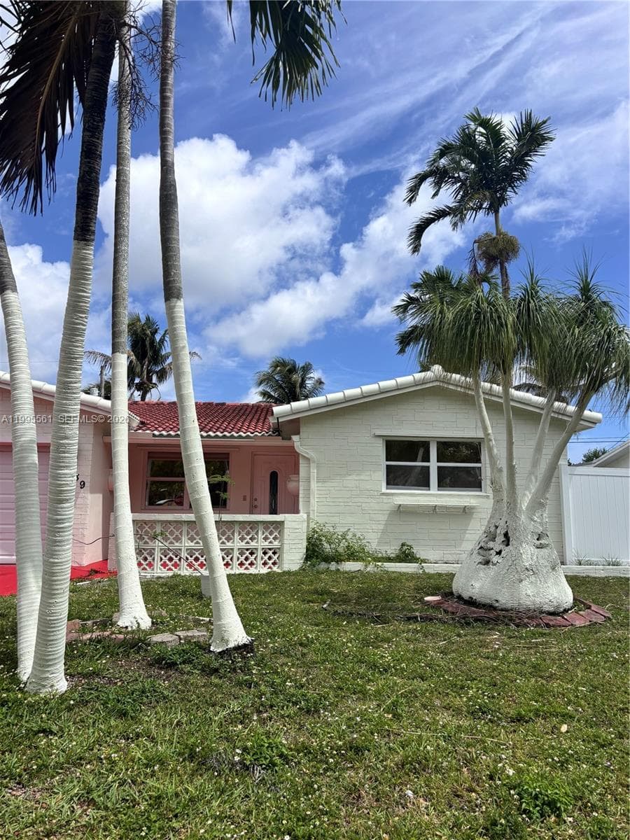 839 S Highland Dr # Right, Hollywood FL 33021 photo 4